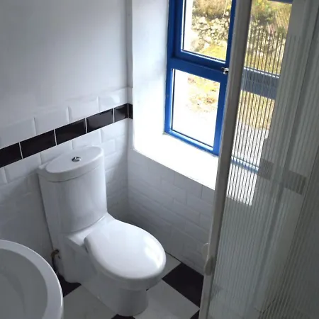 בית נופש Beautiful Donegal Thatched Adderwal With Hot Tub *