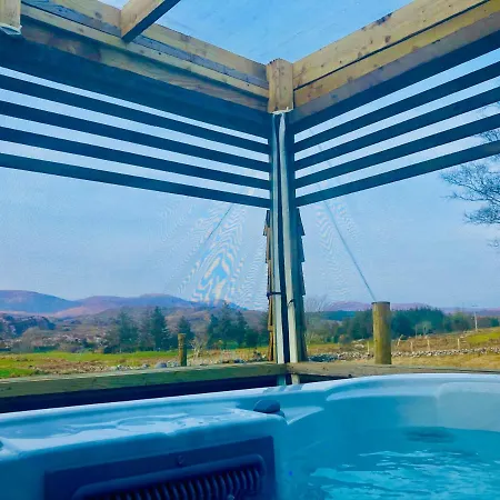 Beautiful Donegal Thatched Adderwal With Hot Tub