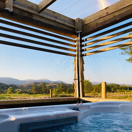 בית נופש Beautiful Donegal Thatched Adderwal With Hot Tub Doochary