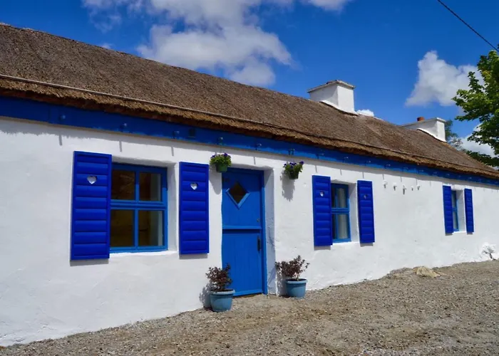 Semesterbostad Beautiful Donegal Thatched Adderwal With Hot Tub Doochary